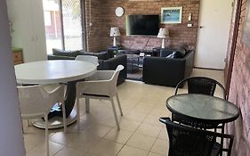 Unit 16, 2 Casuarina Crescent, Ocean Beach Chalets